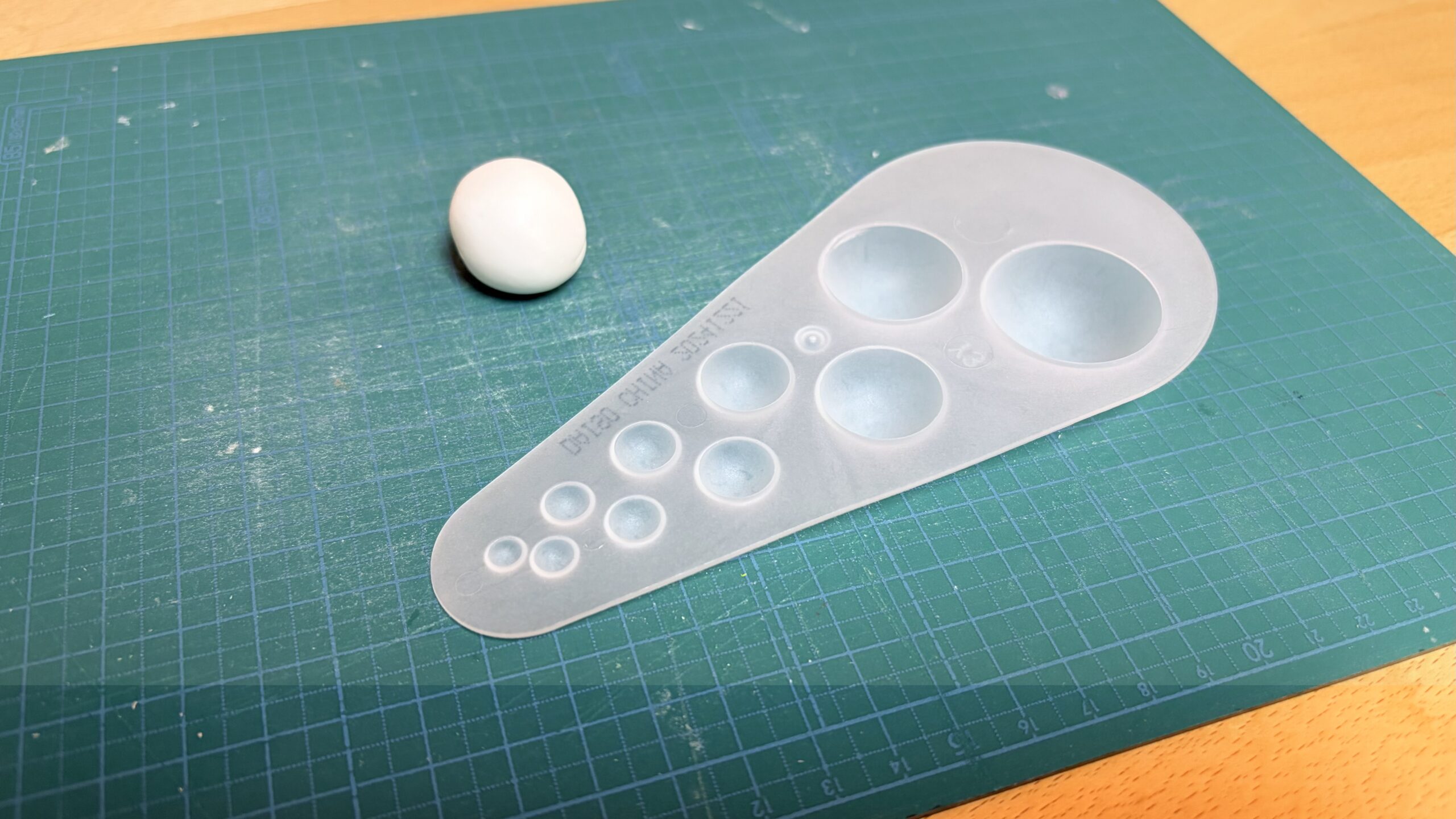 粘土スケールと樹脂粘土