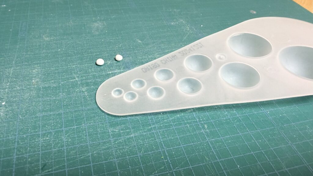 粘土スケールと樹脂粘土