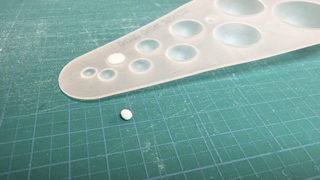 粘土スケールと樹脂粘土