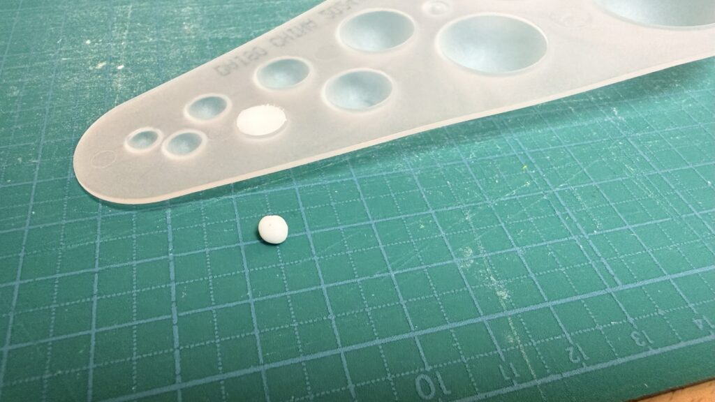 粘土スケールと樹脂粘土