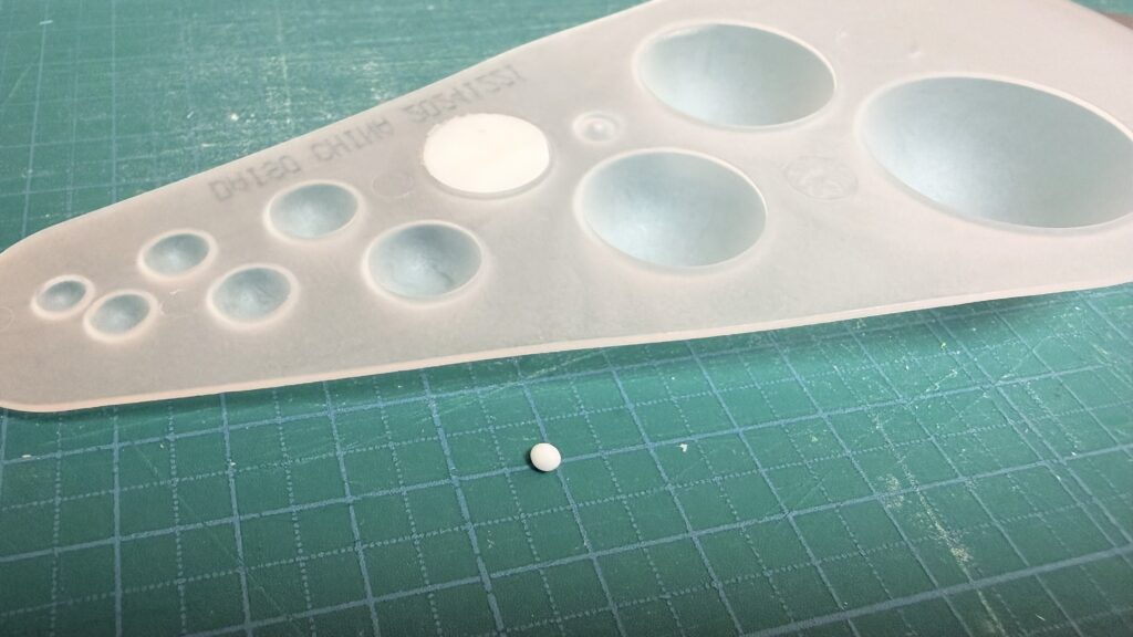 粘土スケールと樹脂粘土