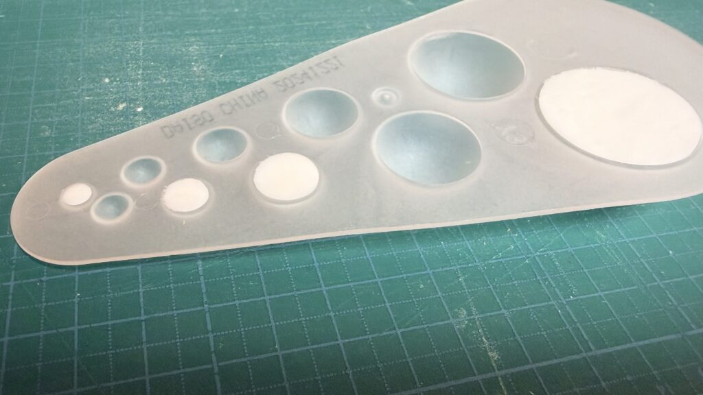 粘土スケールと樹脂粘土