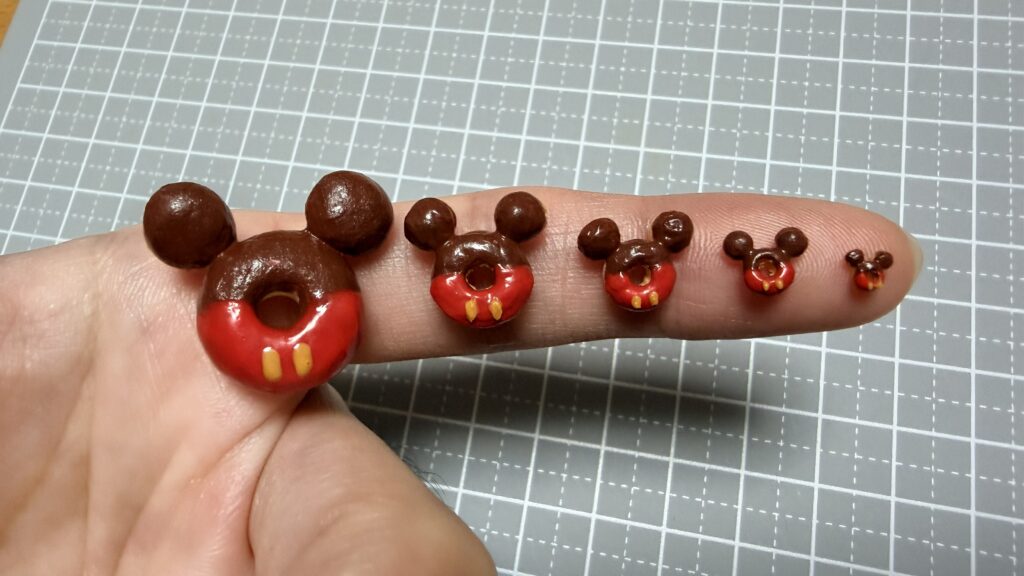 ミニチュアのドーナツ
