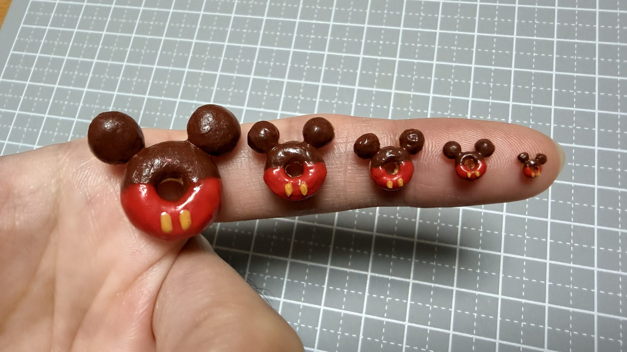 ミニチュアのドーナツ