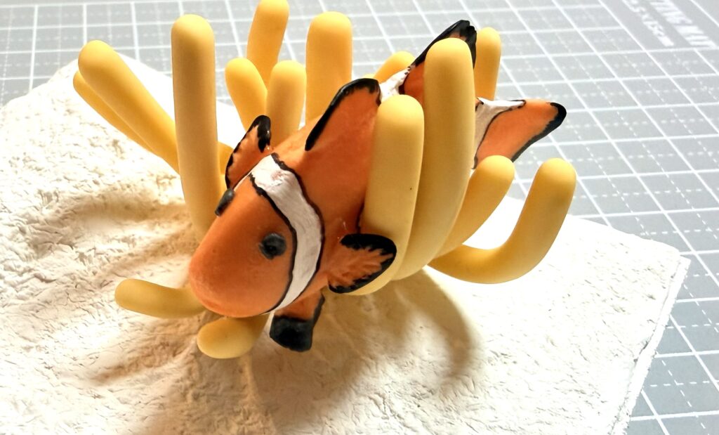 カクレクマノミとイソギンチャクのミニチュア